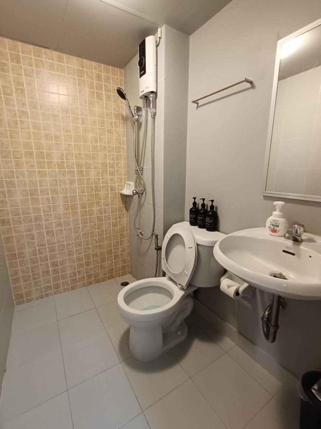 Baan Kidtang Apartment Rangsit Bagian luar foto